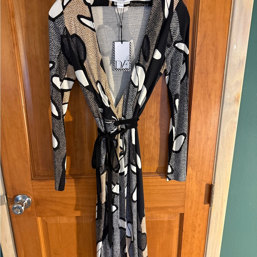 Diane Von Furstenberg Black and Cream Long Sleeve Dress
